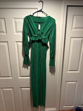 H&M | Dresses | Floral Vneck Pleated Dress | Poshmark